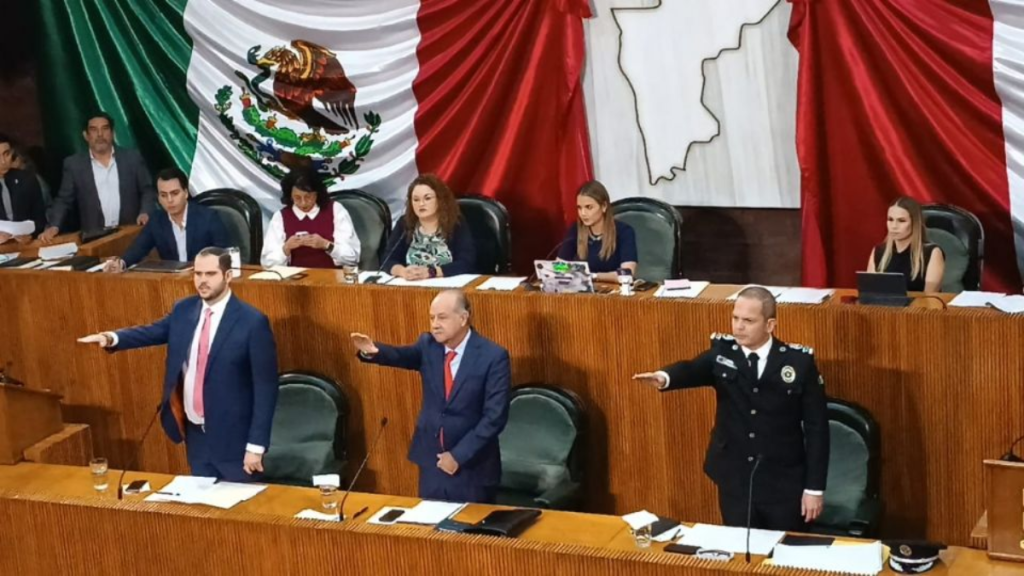 Javier Navarro Se Oponía a Que Le Tomaran Protesta De Decir La Verdad En El Congreso. - Justicia Regia