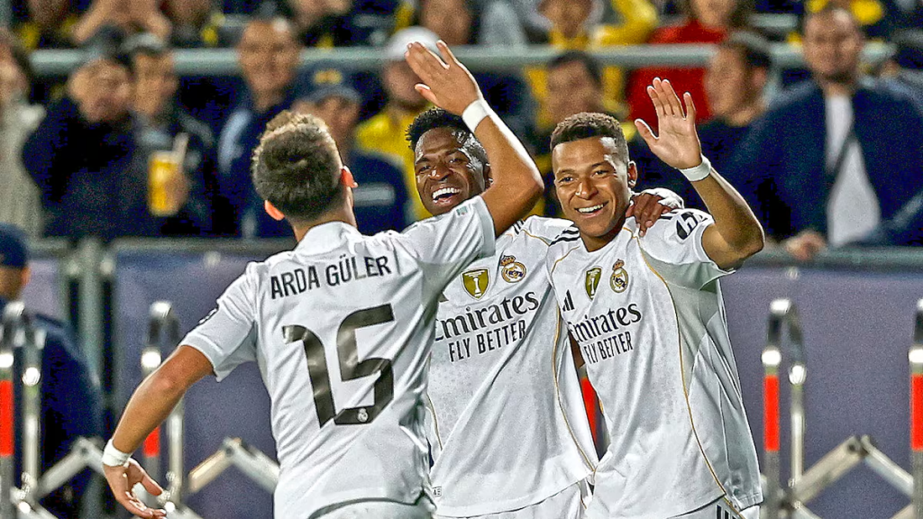 Las imágenes del hat-trick de Mbappé en el Real Madrid vs. Al Kairat
