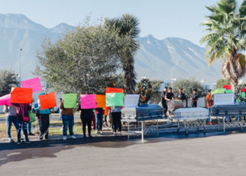 Protestan Contra Aseguradoras Frente a Casa De Directivo En Nuevo León - Justicia Regia