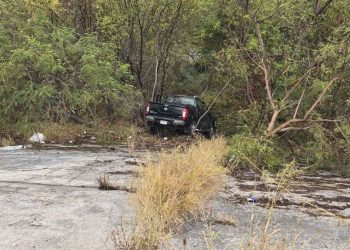 Camioneta-derrapa-y-cae-al-rio-santa-catarina-en-monterrey-nuevo-leon-1 - Justicia Regia Camioneta-derrapa-y-cae-al-rio-santa-catarina-en-monterrey-nuevo-leon-1 - Justicia Regia