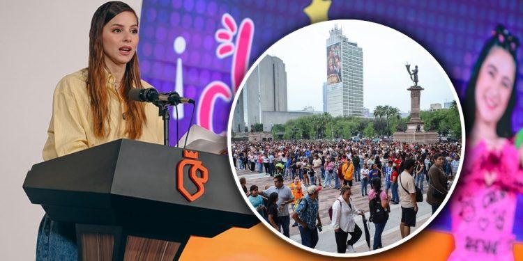 Woman Delivering a Speech at a Podium on Stage, with a Large Crowd Gathered in a City Square Shown in a Circular Inset. - Justicia Regia
