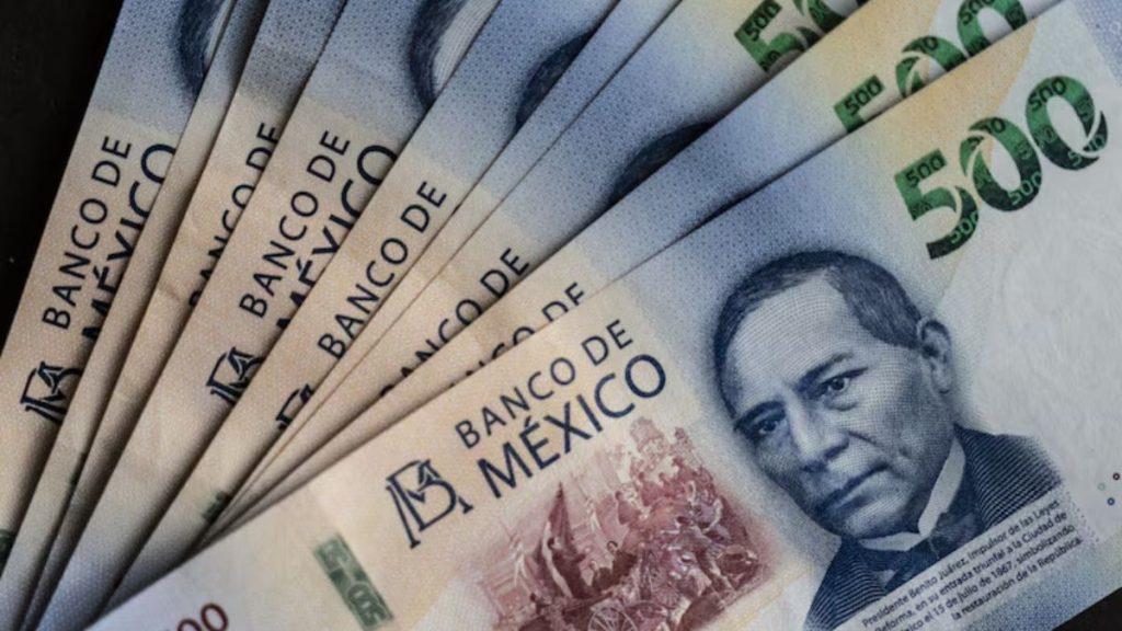 Fanned Stack of Mexican 500-peso Bills with 'banco De Mexico' Visible and a Portrait on the Front. - Justicia Regia