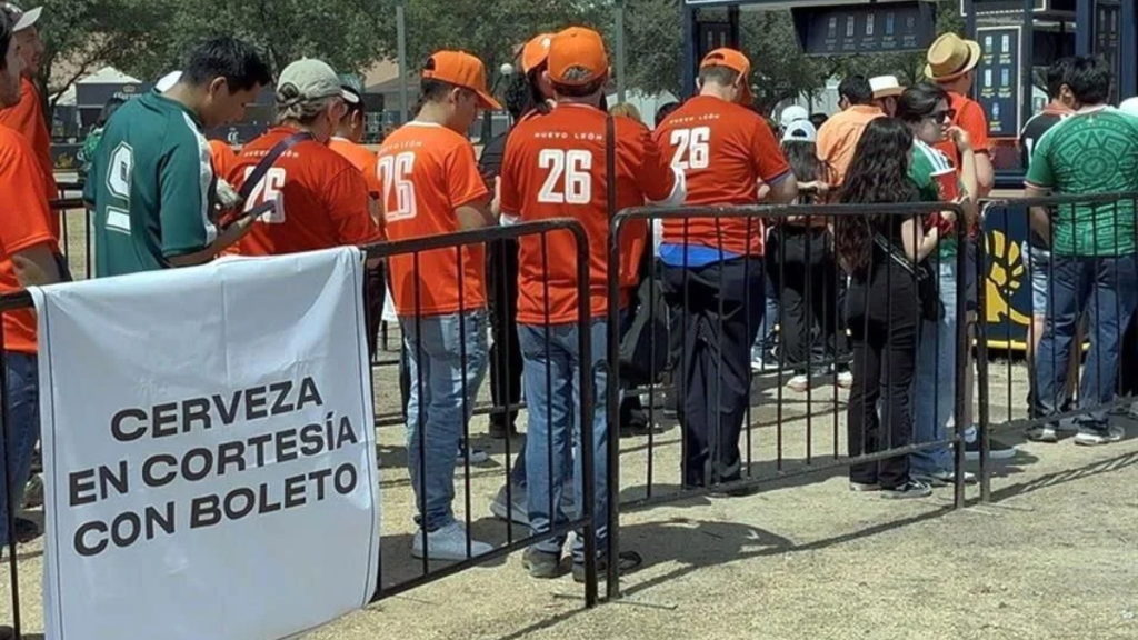 Samuel García Regaló Cerveza Sin Pedir El Ine En El Fan Fest - Justicia Regia