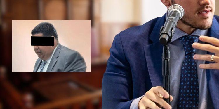 Arrestan-al-ex-funcionario-de-samuel-garcia - Justicia Regia Man in a Blue Suit Speaks into a Microphone in the Foreground; Inset Shows a Second Man in a Gray Suit with Eyes Obscured by a Black Bar. - Justicia Regia