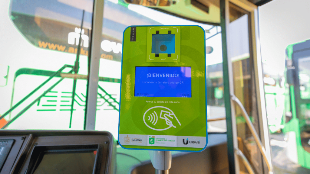 Lector De La Tarjeta Del Metro Donde Los Ciudadanos Ven De Primera Mano El Aumento De Las Tarifas Del Transporte Público En Nuevo León - Justicia Regia